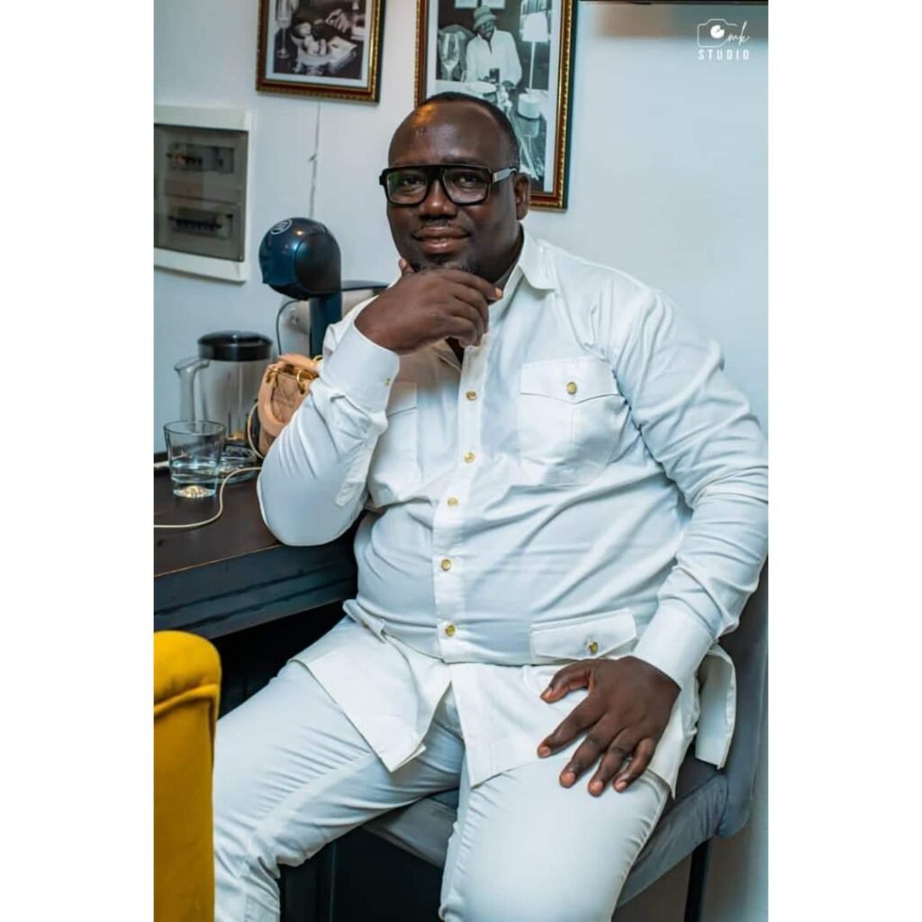 white-WhatsApp Image 2024-11-15 à 14.54.40_3f2e60ff